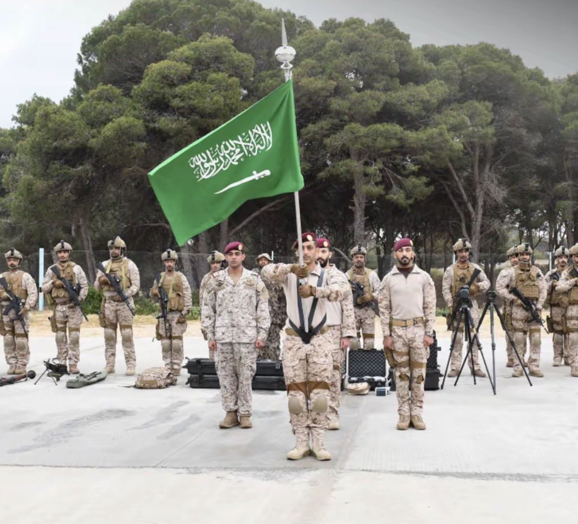 a7m0g's tweet photo. #وزارة_الدفاع #القوات_البرية 
#وحدات_المظليين_وقوات_العمليات_الخاصة 
ابطال القوات الخاصة ⚡️🪂 https://t.co/WsMSULt5u2