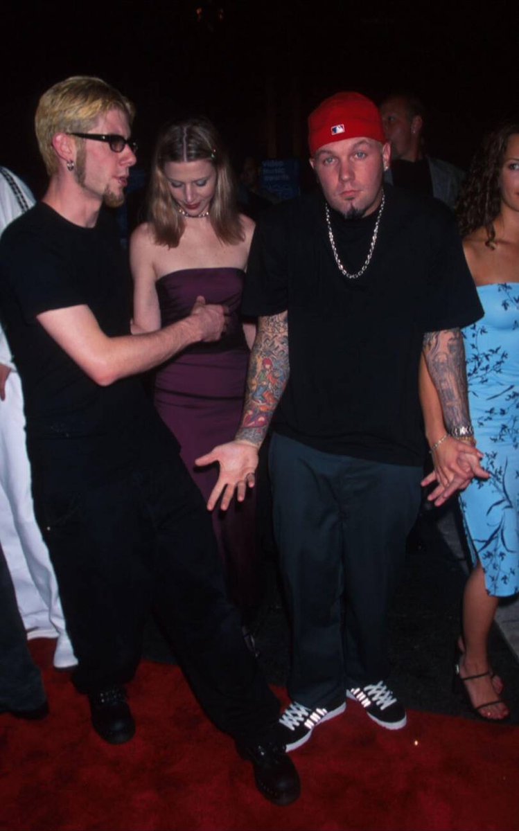 fres_archive's tweet photo. at the vmas (09-09-1999) https://t.co/8rxVKpb7h4
