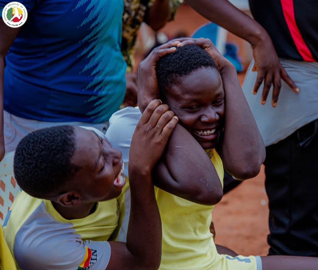 FbHandball's tweet photo. ⏳ 𝐉-𝟐 ! 🔥🤾🏾♂️
Dans 2 jours, Cadets & Juniors retrouvent les parquets pour la phase départementale de la saison 2026. 🇧🇯
La relève est prête. Le talent aussi. 💪🏾🔥
📅 Rendez-vous le 26 septembre !
#FBHB #HandballBéninois #LaRelève https://t.co/cwHP7eMKnh