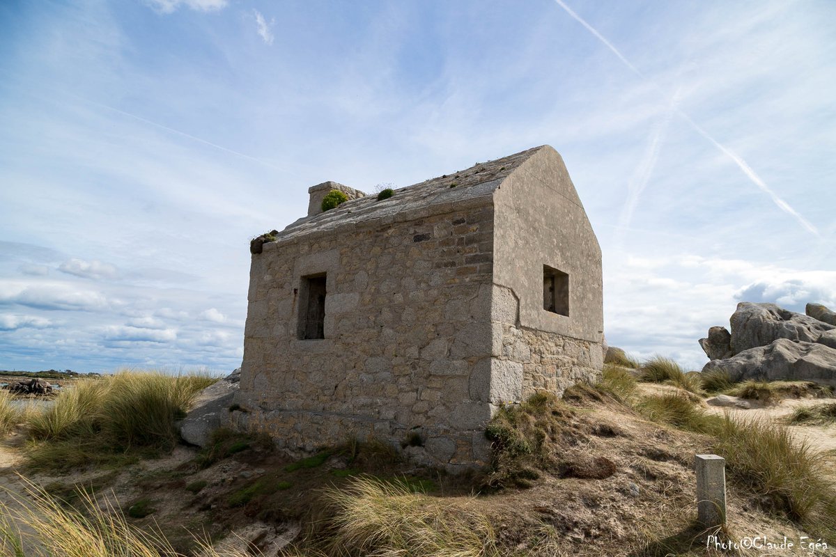 bloomdolly697's tweet photo. La maison des douaniers à Cleder Finistère https://t.co/rDZsIu8G9p