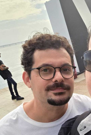 freesampaio's tweet photo. eu // minha colinha https://t.co/szUOjvXbg3