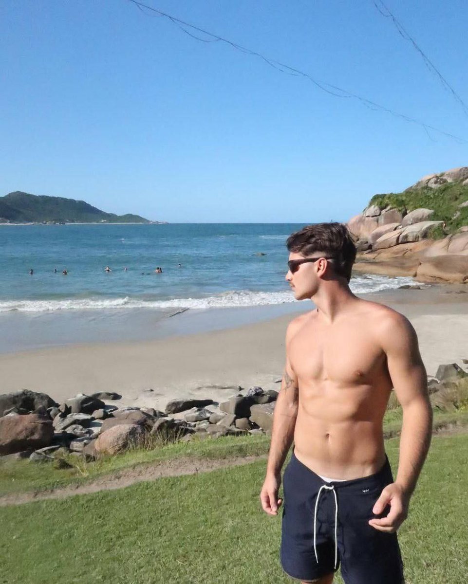 novinhosbaits's tweet photo. Mais um safado que caiu no papo e mandou nude. Quer saber como é o pau daquele amigo? Chama na DM para mais informações! https://t.co/OD7r65arBH