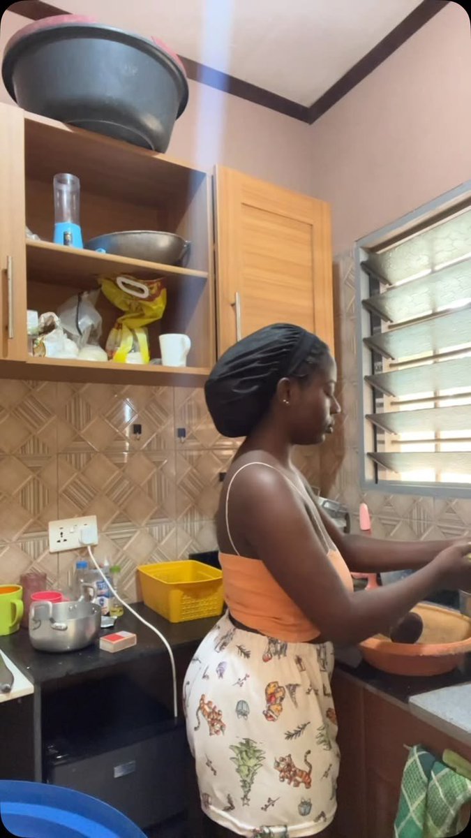 Joshthecreatoor's tweet photo. having female cousins that are all grown ladies is so healthy fr.
 I just gossip and wait for my food everyday https://t.co/B45gfB7GMe