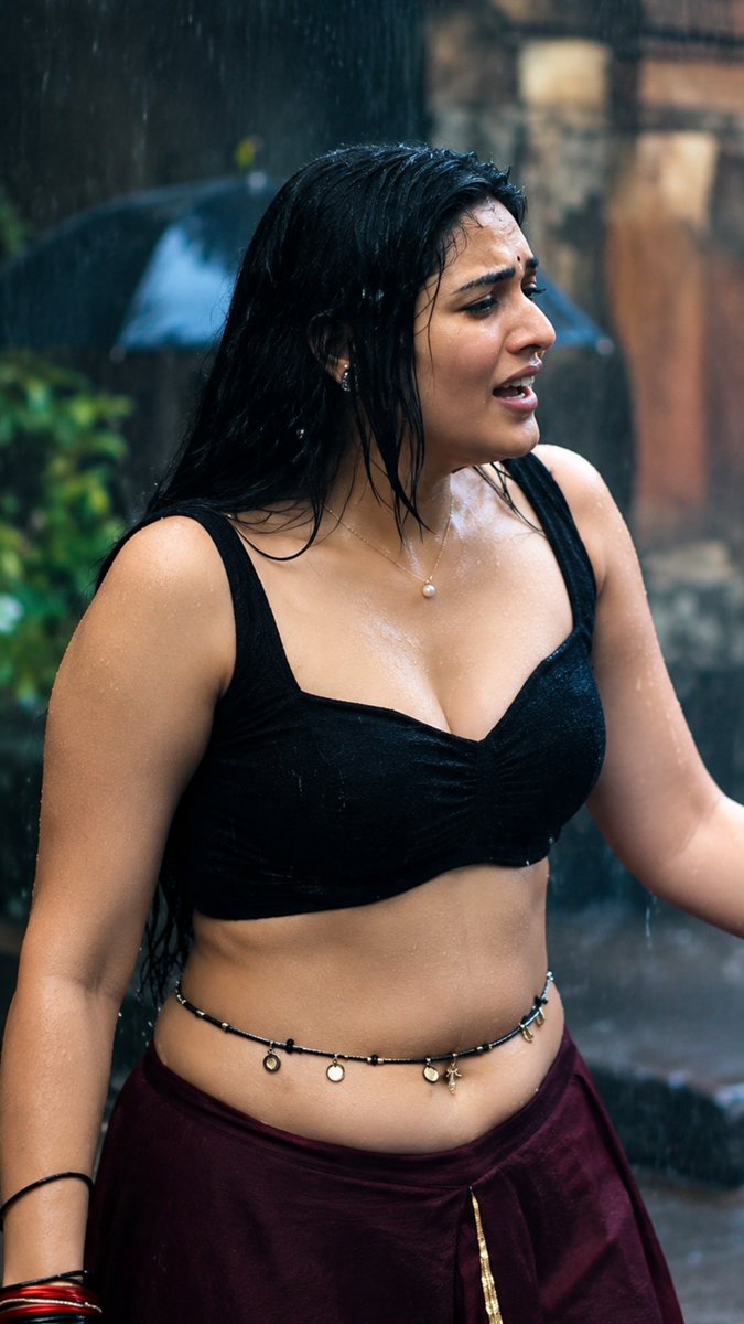 actresss0's tweet photo. Milky body 🤤 
Round face 🥵 
Chubby tummy 😋
Is she the next tammu???? 
#kayadu #kayadulohar https://t.co/YgnF7c6W1e