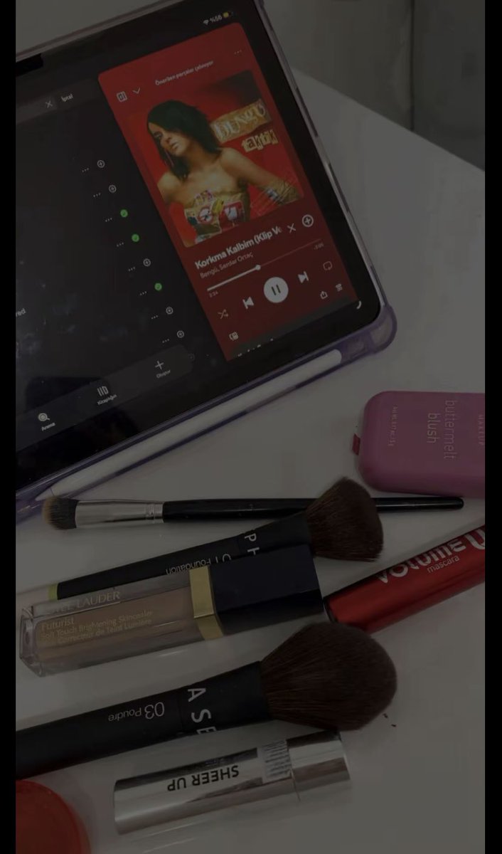 ydprmm's tweet photo. Kendime dertleşiyorum💄 https://t.co/WhBS41ivt7