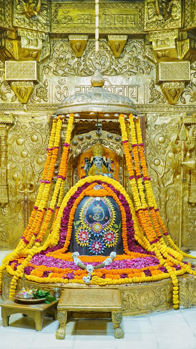 Somnath_Temple's tweet photo. श्री सोमनाथ महादेव मंदिर,
प्रथम ज्योतिर्लिंग - गुजरात (सौराष्ट्र)
दिनांक: 24 सितंबर 2026, भाद्रपद शुक्ल त्रयोदशी - गुरूवार
सायं श्रृंगार
092611211
#somnath #mahadev #shivji
#bhakti #somnathlivedarshan #somnathtemple #JaiSomnath #SomnathSwabhimaanParv

Whatsapp Channel Daily Darshan https://t.co/sndKP0fuKq