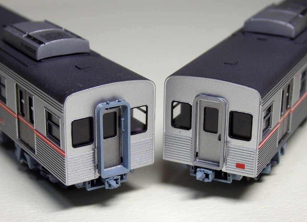 obakyu145's tweet photo. 今年の工作初めに選んだ東葉高速1000が竣工しました。専用クーラーは型崩れが手に負えなかったので、幾らかマシな営団5000用で代用した次第。 https://t.co/Zn3UE5MCUI