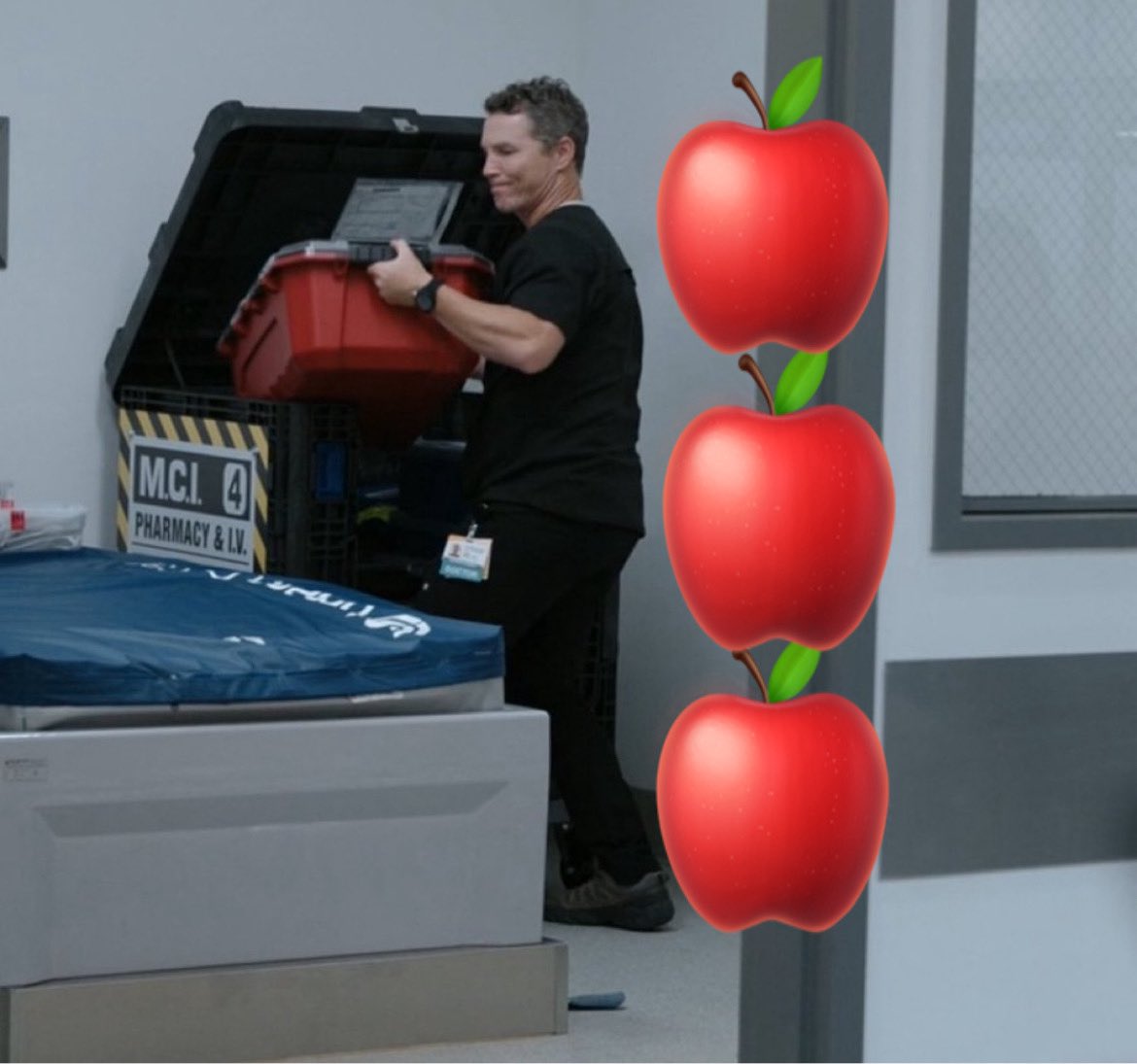 hatsyhorror's tweet photo. three apples tall https://t.co/NCmQq6NVpk