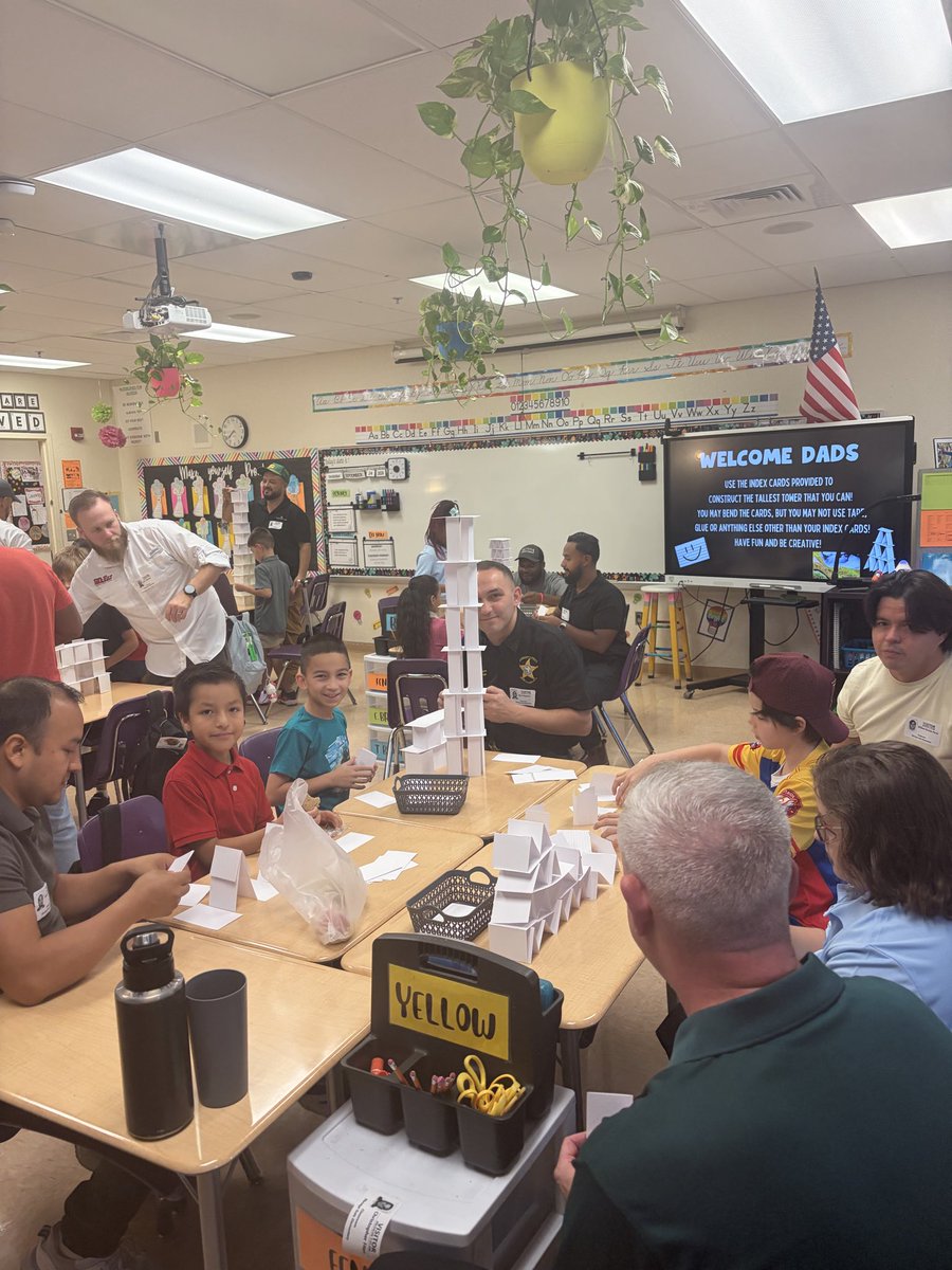 SamStack165's tweet photo. We had an amazing STEM filled morning with our Dads! @ElbridgeGaleES https://t.co/Q3AaO4fbA4