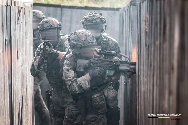 DefenceToday's tweet photo. Belgian soldiers assigned to 3 Para Special Operations Regiment conduct live-fire exercises in the Grafenwoehr Training Area, Germany, Sept. 8-23, 2026.

📷 Thomas Dixon / 7th Army Training Command https://t.co/oAjNm4jlaf