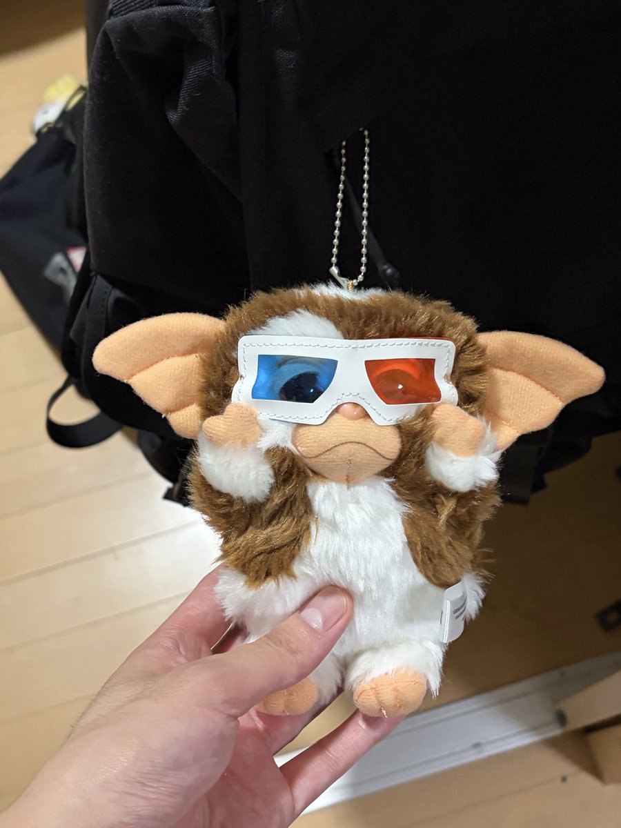 barn1996's tweet photo. こないだ映画見に行く時に使った駅に入ってた本屋でお迎えしたギズモ。3楽しみや https://t.co/omuyV4QWle