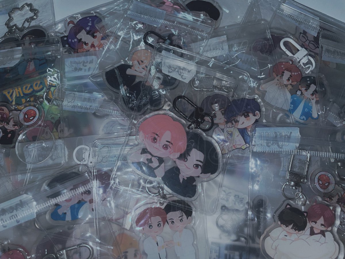 en11thirty's tweet photo. have:
-hs solo merchs
-hs x member keyrings/pins
-ot7 merchs

dm me if u want to reserve, pls make sure you are able to meet up on oct 3

disclaimer: these are all for free, just need to have takers para sure may kukuha. https://t.co/43eaZDz4nG
