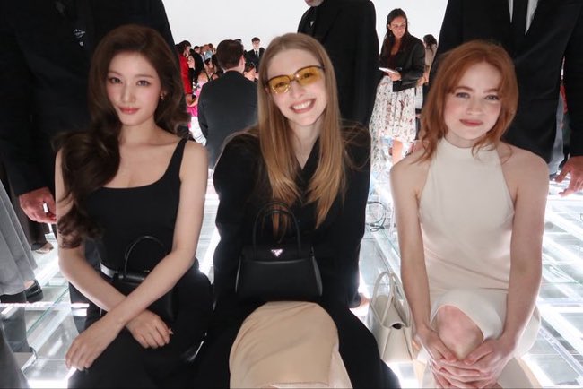 saidakgae's tweet photo. Girl I’m bored let’s take our clothes off https://t.co/YE35tAh8uH