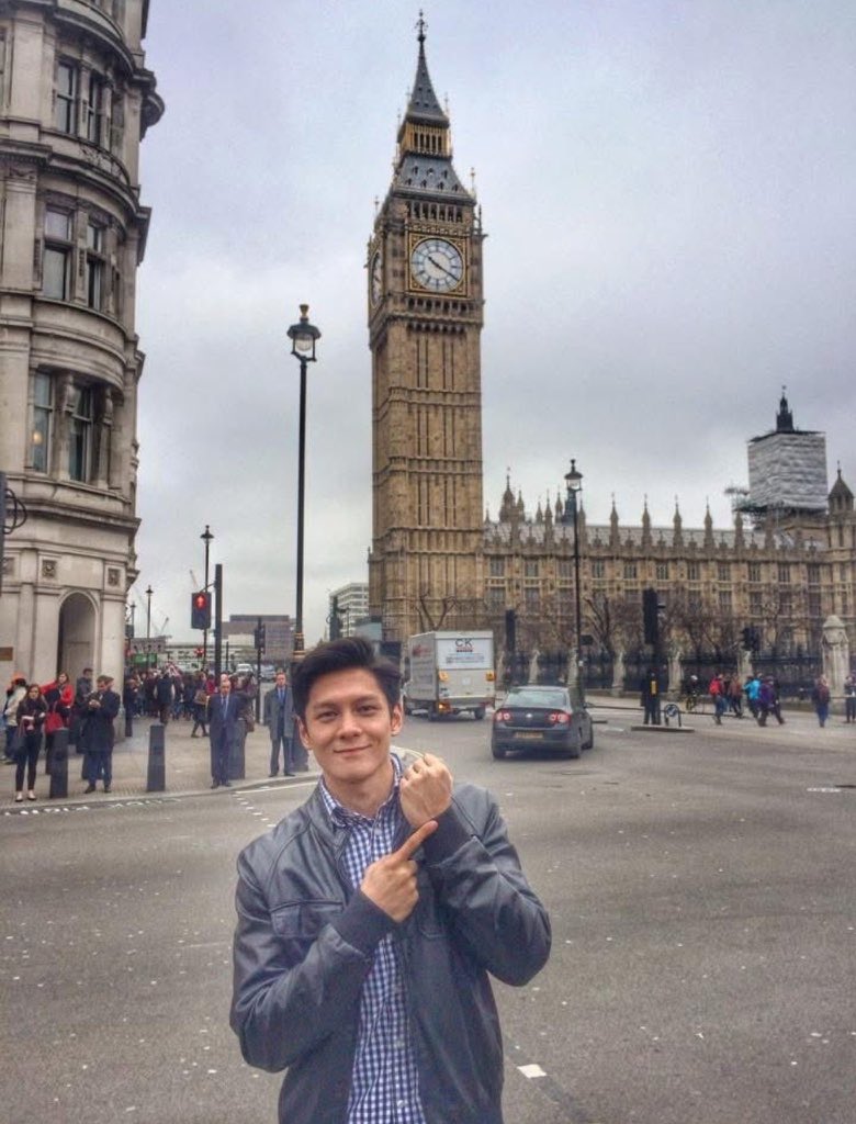 emzzzap's tweet photo. Same place, different time 🙃 
#RhenSeph https://t.co/ais1JnY5g5