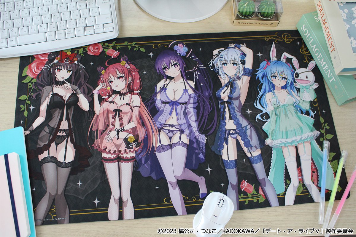 se_pla's tweet photo. ／
POPUP、大好評開催中！！
＼
アニメ「デート・ア・ライブⅤ」より新規描き下ろしイラストを使用した各種商品が登場！

アニメ「デート・ア・ライブⅤ」 POPUP SHOP in 静岡PARCO【＆R】
【開催場所】静岡PARCO 6F【＆R】
【開催期間】2026年9月11日（金）～10月4日（日）

＜静岡PARCO　特設ページ＞
https://t.co/RiZJtKwLSH

先行予約（通販）も受付中！

#date_a_live #デアラ #シーズナルプランツ