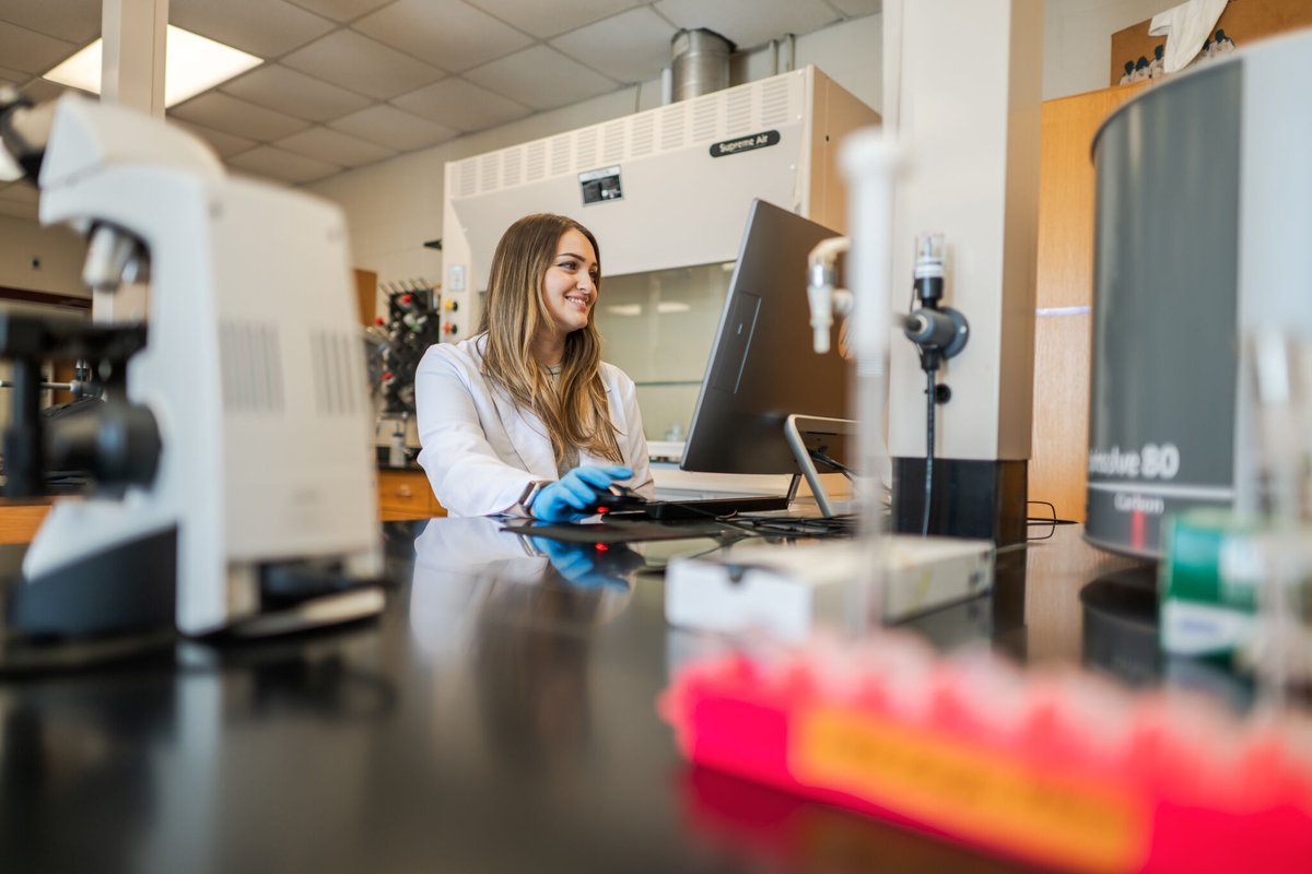 MethodistU's tweet photo. Methodist University senior 𝗔𝗹𝗹𝗶𝘀𝗼𝗻 𝗛𝗮𝗰𝗵𝗲́ was one of 11 undergraduate students in the entire nation accepted into the prestigious 𝟤𝟢𝟤𝟨 𝘚𝘛𝘙𝘖𝘕𝘎𝘌𝘙 𝘱𝘳𝘰𝘨𝘳𝘢𝘮 at the University of Florida Health Cancer Institute. ⭐️ 🔬 https://t.co/yH2z6yspFq
