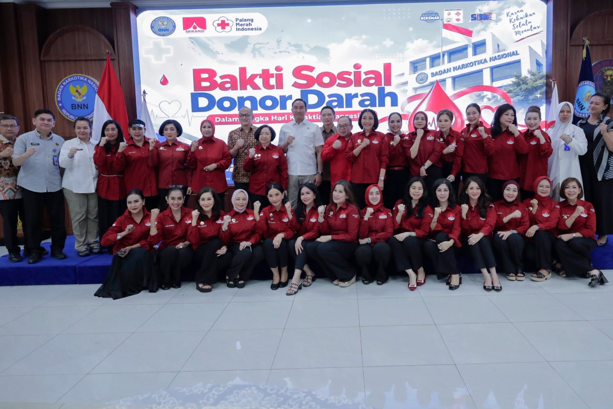 INFOBNN's tweet photo. BNN DAN SRIKANDI PDDI SAMBUT HARI KESAKTIAN PANCASILA DENGAN DONOR DARAH

Jelang peringatan Hari Kesaktian Pancasila, BNN berkolaborasi dengan Srikandi PDDI dan Palang Merah Indonesia Provinsi DKI Jakarta menyelenggarakan kegiatan Bakti Sosial Donor Darah. https://t.co/IQeSHJQFHk