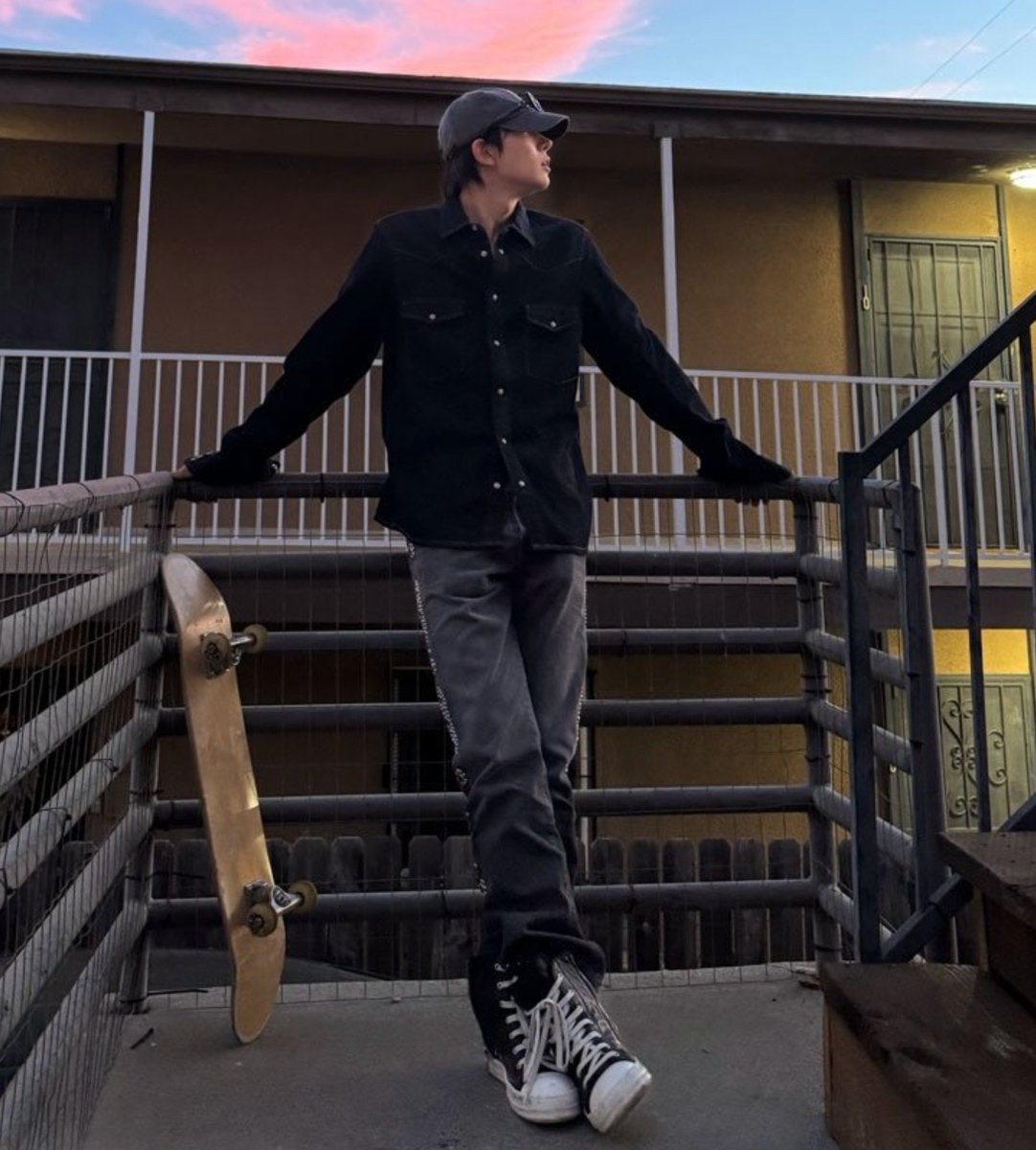 heeseungcokr's tweet photo. OH THIS SKATEBOARD 🛹 https://t.co/7Nji530ITC