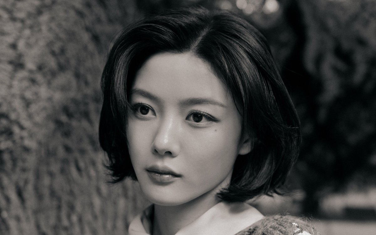 moonliebe_'s tweet photo. The short hair, the face, this look has me staring. https://t.co/VDPgy9M6tF