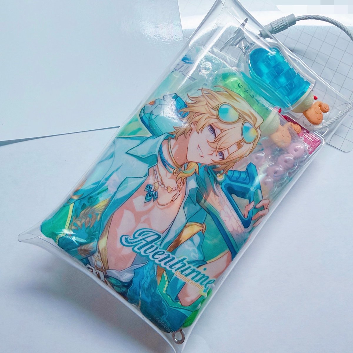 m_gameyou's tweet photo. らむね瓶のフィルムを真っ直ぐにして補強する作業をしてた https://t.co/s3kUgee3hZ