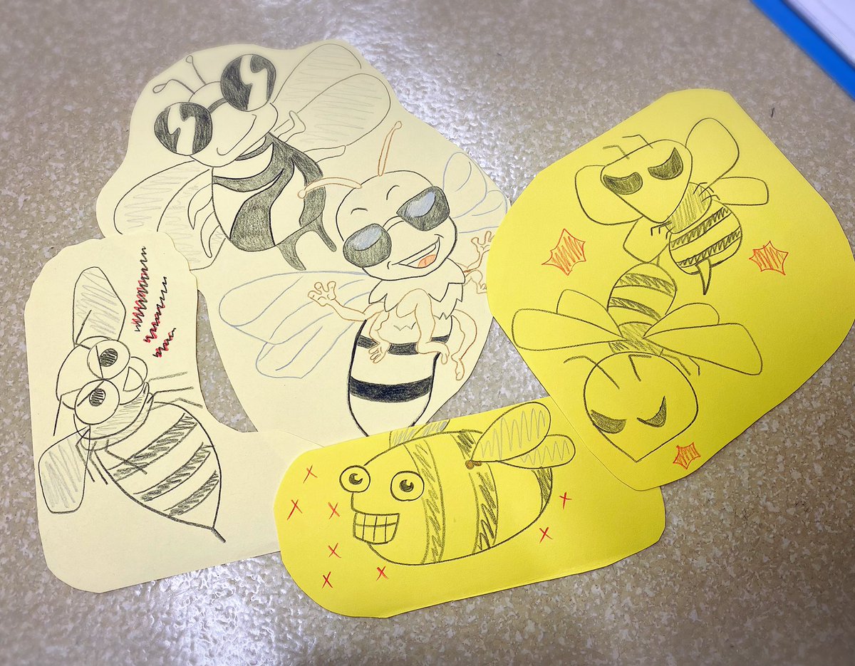 BetTyNgya888's tweet photo. ゆかさん（@memerukamaru ）が作ってくれた仮小道具、可愛すぎる🐝

下のは最初「く、クマノミ…？」と言ってしまいました。
立派な蜂さんでした…

ちょくちょく台本にもイラストが描いてあって、どれもお上手で素敵です🌟

#呼華歌劇団
#天の蟲 https://t.co/TD81rGf54i