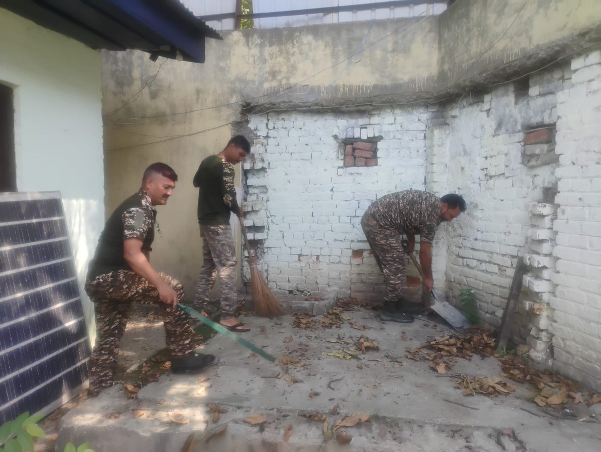 164Pro's tweet photo. Swachhata Hi Seva(SHS) campaign-2026 conducted at 164 BN, CRPF. #SHS2026 #SwachhataHiSeva2026 "Ek Din, Ek Ghanta, Ek Saath" Organized by the Unit at G/164 Bn, CRPF compound, PS- Achhabal, Dist-Anantnag (J&amp;K). https://t.co/CP28Xbz0ow