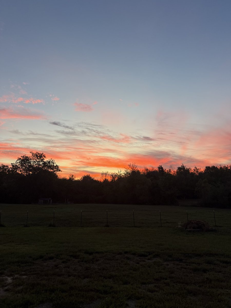 BadDaddy298's tweet photo. Beautiful first light in Oklahoma. https://t.co/NJS0zqHlbb