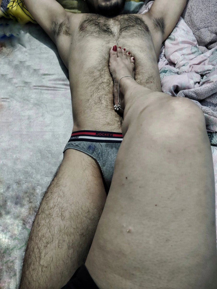 SanataniAnju69's tweet photo. अंजू नाम है मेरा
अच्छे अच्छे मर्दों को अपना मादक हुस्न दिखाकर पहले दीवाना, बाद में गुलाम बनाने में विश्वास रखती हूं। दीवाना पुरुष औरत की हर एक गुलामी करता है।औरत की गुलामी करने वाले मर्द जीवन में कभी भी किसी ��े सामने किसी भी चीज के लिए हाथ नहीं फैलाते,बिन मांगे ही सब मिल जाता है। https://t.co/CAdHcx6LYk