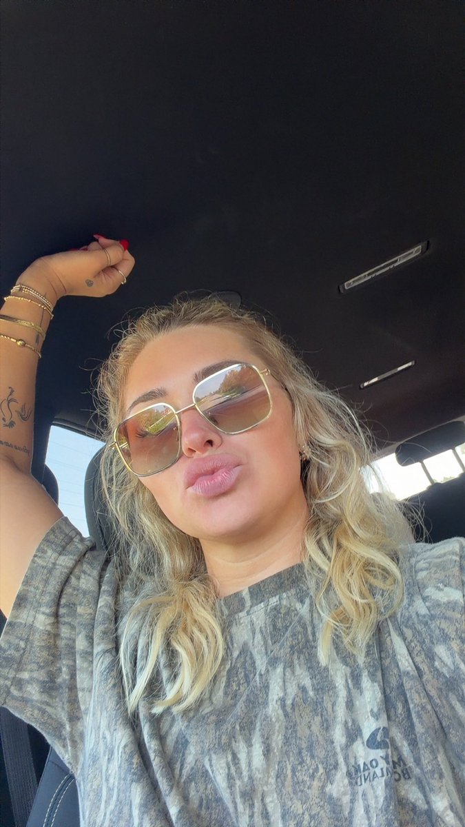 KateeeElisee's tweet photo. Gooood moaning 😈 
Someone spoil me and buy my coffee 🫣 https://t.co/2qb437BoCp