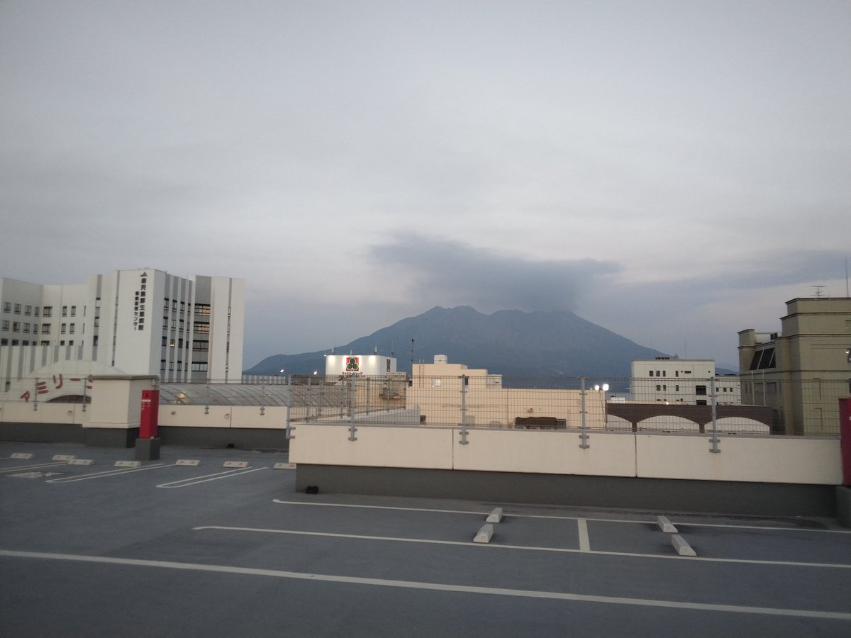 long_xing63305's tweet photo. 桜島 https://t.co/RqtvDV8P4O