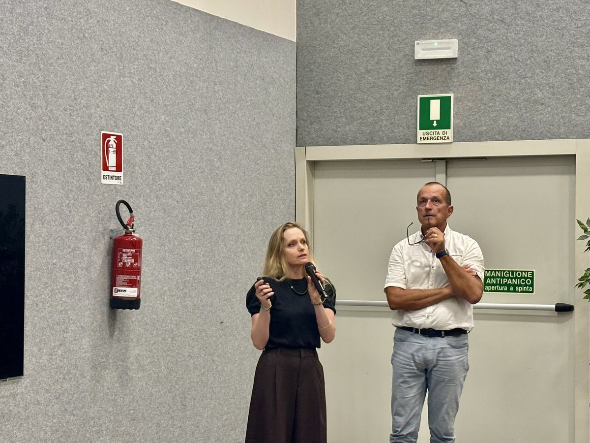 Icro_Meattini's tweet photo. Philip Poortmans and Orit Kaidar Person presented the @EORTC 22922 IMN trial update and state of the art, including precious data on pN0 population
The importance of collecting very long-term data from phase 3 trials @EORTC_BCG
@OncoAlert #OncoAlert https://t.co/BNNturvhsg