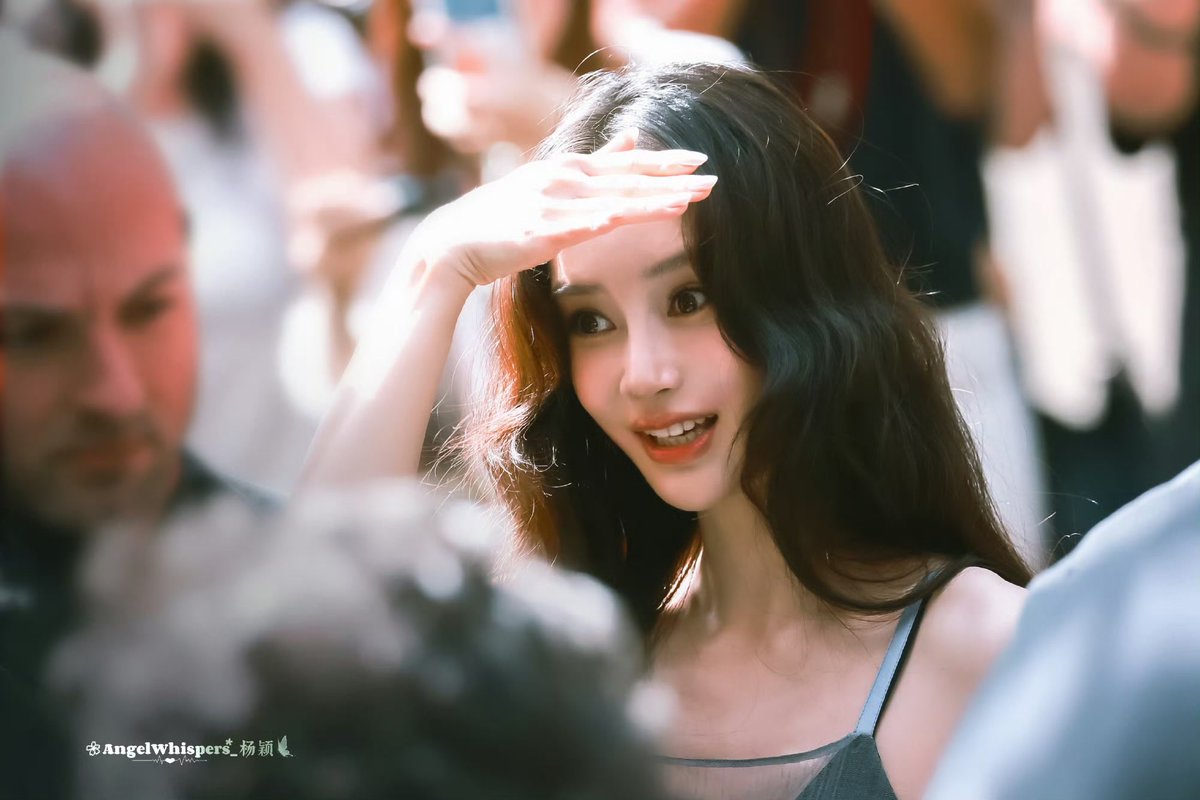 yao3up's tweet photo. The way Angelababy just showed up at Marni SS27 and stole the whole show without even trying. Iconic. 😍😍

@marniofficial
#Angelababy
#MARNI
#AngelababyxMarni https://t.co/P31Upsdwnn