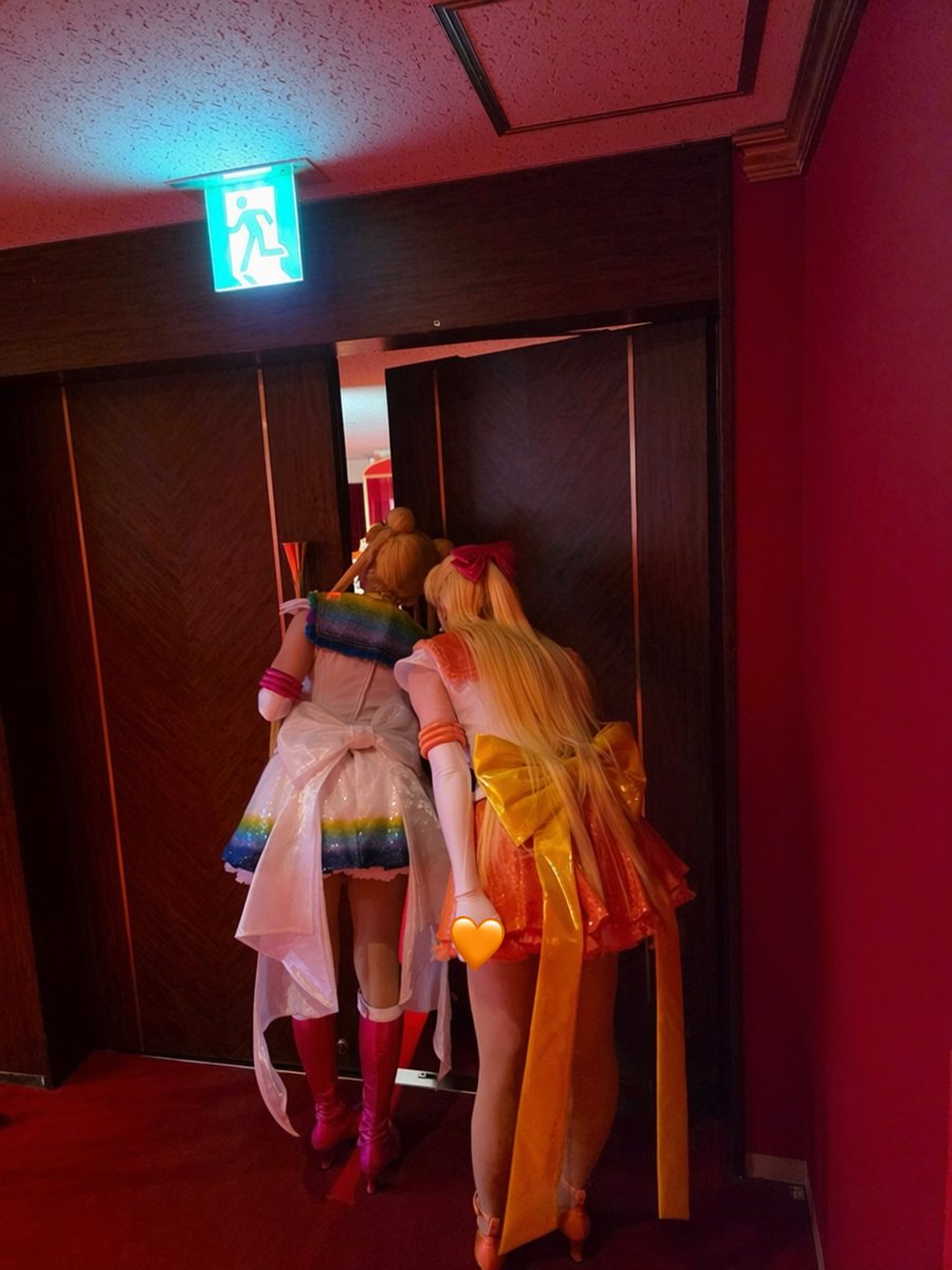 Koyama_Rina_Box's tweet photo. 『　#美少女戦士セーラームーン 
-Shining Theater Shinagawa Tokyo-』

本日もありがとうございました🌙🩷
みんなまだかな〜？って2人で覗き見してる3コマ🫢ひひ
明日も劇場でお待ちしてますっ！

#prettyguardiansailormoonshiningtheater 
#shiningtheater  
#シャイニングシアター https://t.co/crKiz468VJ
