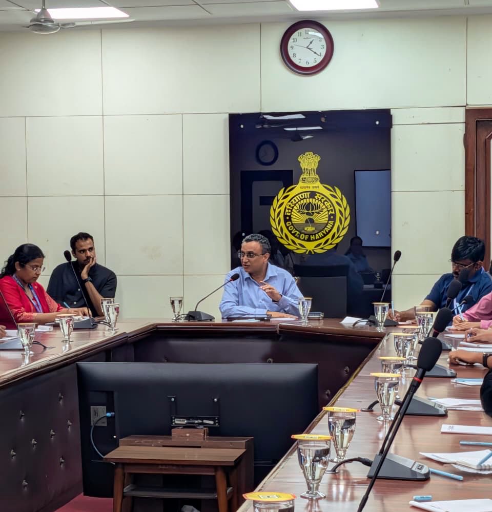PPRCIndia's tweet photo. Under the 'Campus Se Sansad' initiative by Hon. MP Rajya Sabha and @BJP4India's General Secretary Shri @TawdeVinod Ji, Team PPRC hosted a group of college students and their faculty members from Maharashtra in New Delhi for an insightful interaction on policymaking.

Our Director, Dr. @sumeetbhasin Ji, interacted with the students and shared his insights on the policymaking process.

The session offered young students a practical understanding of India’s parliamentary democracy and the full arc of policy-making.