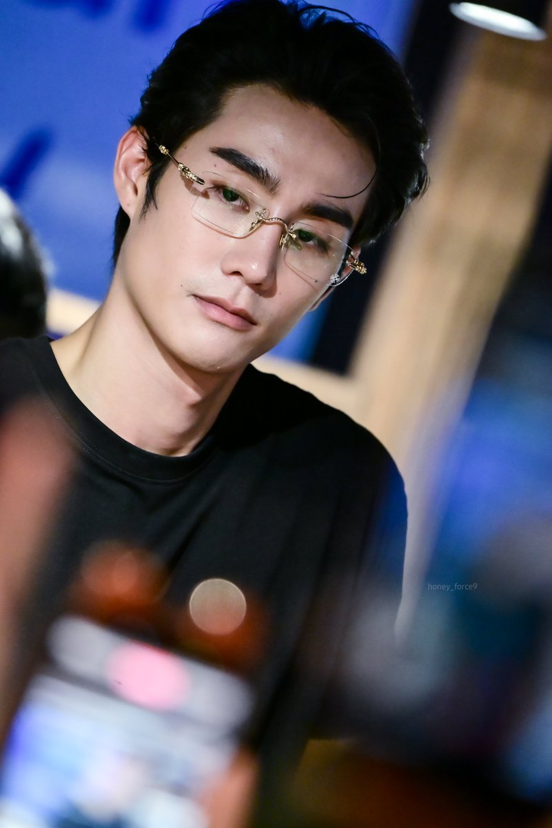 honey_force9's tweet photo. หนุ่มแว่น 🫠🫠🫠

#RowiesCoffee 
#RowaMatcha 
#fforce_ https://t.co/c4XbLxFfbq