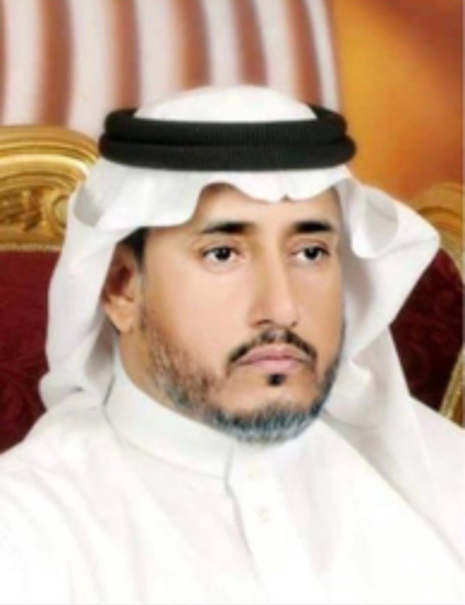 jomanalkarat's tweet photo. قصيدة احتفاء وانتماء تحت عنوان"عقد الجمان" أهداها الشاعر الأستاذ / سعيد بن عبد الله الغامدي.. 

لمقام خادم الحرمين الشريفين الملك الأشـم سلـمـان بن عبد العزيز وولـي عـهـده الأمـين الأمير محمد بن سـلـمـان ولـشـعـب الـمـملكة العربية السعودية ولـكل من يشاركنا هـذه المناسبـة الغـالية بـوفـاء بـذكـرى الـيـوم الوطني السادس والتسعين.

                  " *عقد الجمان* "

  يــا مـن لـجـنـاتـك ابـواب وساعٍ ثـمــان
  يا الله تجعل خطـى اعـداء الـوطن قاصره
  يا دولة الدين دسـتـورك بـشـرع الـقــران
  تـحـيـيـن فـي أمـن والاعـداء مـتـنـاحـره
  من قـبـل تـوحـيـدنـا والأمـن ما له مكان
  قـبـايـلٍ  فـي فـجـوج الأرض مـتـنــافــره
  وبدل الله عـجـاف سـنـيـنـنـا بالـسـمـان
  وراح الـجهـل وانـتـهـت سـنـيـنـه الغابره
  سـته وتـسـعين عام من الجمان الحسان
  سـنـيـن كـل الـعـيـون لمـجـدهـا نـاظره 
  درعـيـة الـمـجـد مـنـها عـاد وجه الزمان
  بـالـبـيـعـه الـطـاهـره والـوحـده الفاخره 
  مـن الـمـؤسـس بدت بيعه بصدق البيان
  ومــن مــعـزي تــبـدت وحـــدةٍ بـاهــره
  وفـي عـهـد سـلـمـان نتفاخر برفع الاذان
  عـلـى مـنـايـر هـدى بـالـعـز مـتـنـاظــره  
  يـا مـهـنـدس الـرؤيه ازدان برؤاك المكان
  تـعـيـش وسـط الـقـلوب وسيرتك عامره
  روضـت الارهـاب وافـسـادٍ تفشـى زمـان
  ومـا دنـسـوا مـوطـنـك وأرضـه الطـاهره
  يـا مـحـمـد اسـمك لنا رمز الأمن والأمان
  تـحـرس كـيـان الـوطـن عـيونك الساهره
  شرفت وجه الوطن اصبح مهاب ومصان
  صـقـور  جـيـشـك غـدت باجوائنا ظاهره
  وصــار لـلأمـن هــيــبــه عـالـيـه واتـزان
  ضـربـاتـهـم قـبـل تـنـفـيذ الهدف قاهره
  حـيـرت كـل الـخـوارج والـمـخـرب يهان
  شـخـصـيـتـك مـلـحـمـه باخلاصها نادره
  اشـعـلـت نار اللظـى على العدو يوم خان
  والـجــار تــأويـه وتــواسـيـه وتـنـاصــره
  سـلـيـل سـلـمـان فـعـلـه بالمواقيف بان
  اسـمـه بـوسـط القلوب وباعمـق الذاكره
  سـلـيت سيف المهابه وامتطيت الحصان
  وجـددت تـاريـخـنـا ذكـراه ومـفـاخــــره
  ويـبـقـى الـوطـن عـشقنا ولا عليه الرهان
  وسـيـرة تـفـانـيـك مـا هـي مـرحله عابره
  وتـبـقـى لـلاجـيـال قدوه تـقتدى بامتنان
  والـشـعـب كـلَّـه تـرى ما قـمت به خابره
  يا مـطـلـقٍ لـلـمـراجـل فـي يديك العنان
  نـجـوم عزك ومـجـدك بـالـسـمـا زاهــره
  قـدمـت عـمـرك عطا وتضحيات وضمان
  وارسـى وطـنَّـا مـثـل ما تـرسـي الـبـاخره
  سـفـيـنـتـه مـبـحـره ما بـين عشر وثمان
  لـعـاتـي الـمـوج لـعـبـاب الـبـحـر ماخره
  بـيـن الدول لـك مـعـزه واحـتـرامٍ وشـأن
  كفـوف طـيـبـك لـنـفـحـات الأمل ناشره
  ثـبـت مـجـدك وبـصـماتك بطيب البنان
  تـبـقـى وتـبـقـى علـى وجه الوطن ظاهره
  يا سـيـدي فـي يـمينك نظم عقد الجمان
  وأمال شـعـبـك لـتـحـقـيـق الرؤى ناضره
  وخـتـامـهـا يا صـلاة الله بـرفـق وحـنــان
  عــلـى نـبـي الأنـام بـسـر ومـجـاهـــــره

                      نلتقي لنرتقي
            سعيد بن عبد الله الغامدي
              الاربعاء 1448/4/12هـ
              الموافق 2026/9/23م