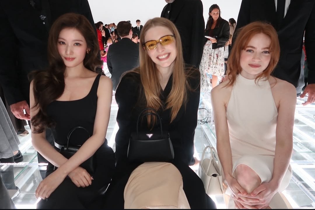 nbunniesjeans's tweet photo. PRADAショーサナちゃんの座席番号紙ほしい！#SANAxPRADA #PRADAMNF https://t.co/nmH1grjV0I