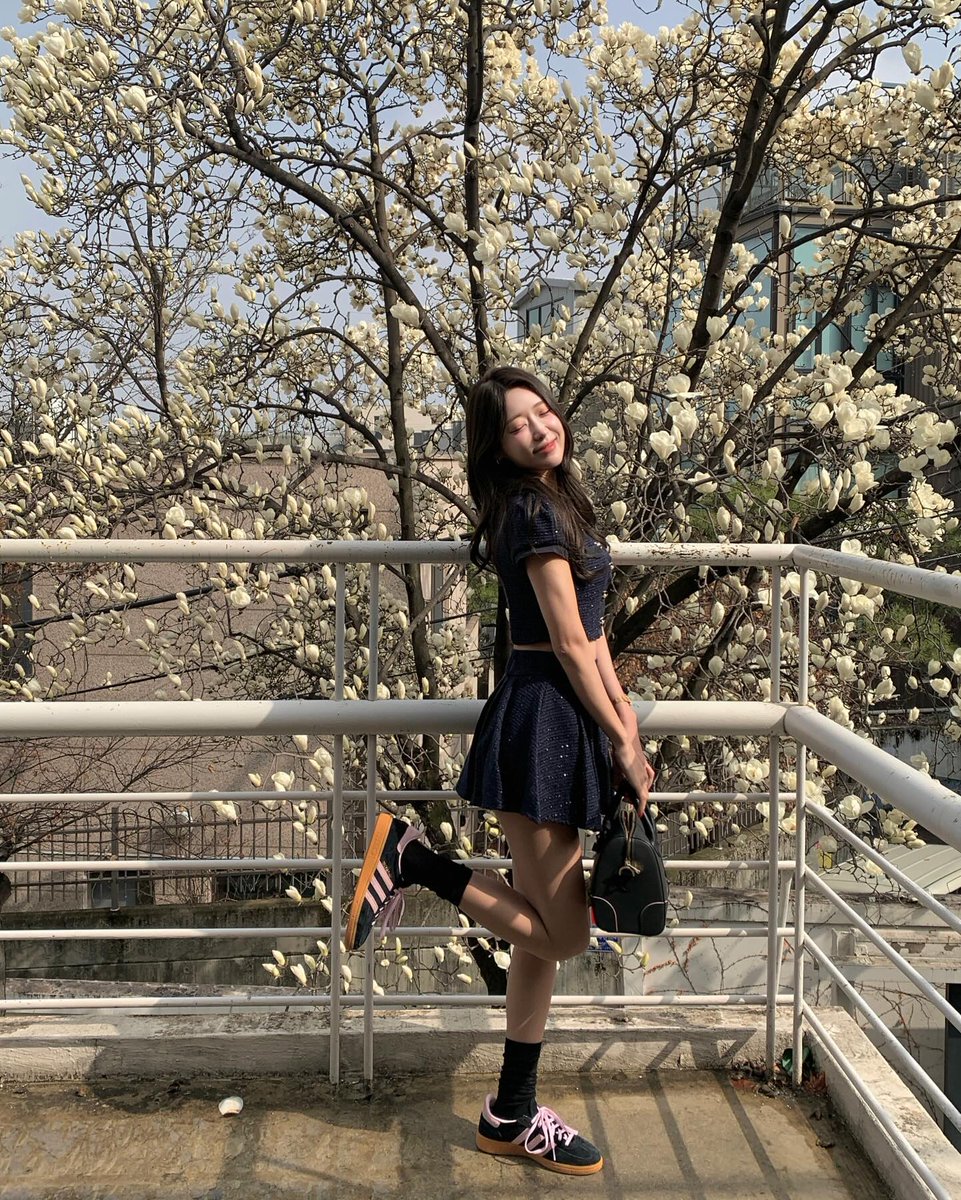 biah_dovale's tweet photo. Top of the morning! 🚀 You should know that the world is a better place with you in it—go shine today! 🔥
cxnD https://t.co/08w6K20JO7