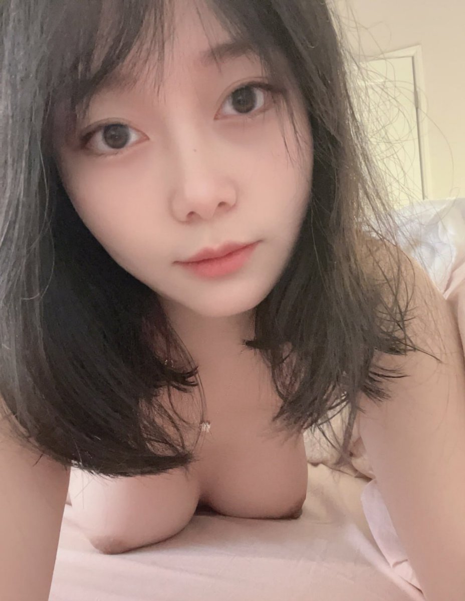 Nanaparkth's tweet photo. 男朋友问我还是不是处女，我说是，跟他说结婚后才能做爱。他做梦也不会想到我已经被几十个男人操过了，主人都换了5个了，骚逼和嘴巴都快被玩烂了 https://t.co/v2sSzE7NxO