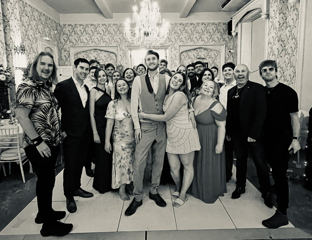 SonicBoomBand's tweet photo. A double header autumn 🍂 wedding weekend ! New paid opportunity available - see advert and we have a public show at the @Malthouse1854 #sonicboomband #partylikearockstar #weddings #partyband #AutumnStyle #septemberlove #corporateband https://t.co/AH06YoWRCz