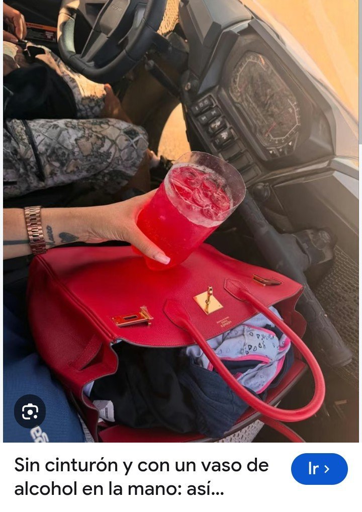 Roxycap's tweet photo. @gabrieliezzi @TransportePBA Que selectivos que son con Wanda y su familia.  Con todo el respeto que me merecen las madres del dolor y la sra Perrone ... que raro que loS medios no la llamaron cuando Wan hacia conducir a sus hijas sin casco o conducir un jeep x el barrio. SOBRAN IMAGENES https://t.co/D1j2rcfVmj