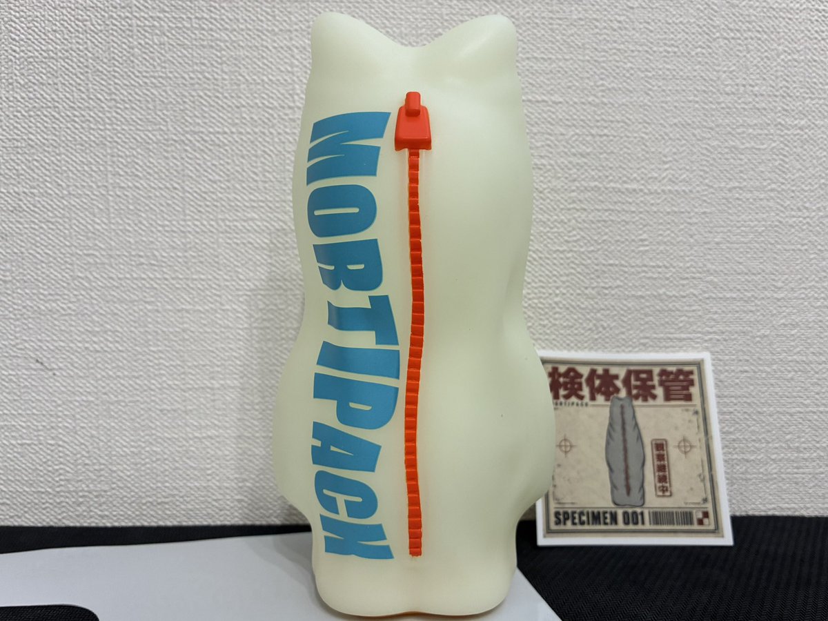 mameeee000044's tweet photo. Mortipack様より蓄光カラーソフビお迎えさせていただきました✨
あそびごころいっぱいのステキなブースでした🙏💗
ショッパーのマンガも世界観を引き立てる楽しいデザインです📸
#Mortipack
#ソフコン10 https://t.co/WSrA3j75X8