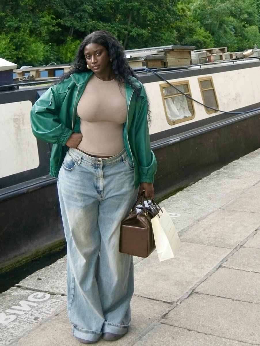catalyst007_'s tweet photo. A date with her or 2BTC https://t.co/uZMLc1X67e