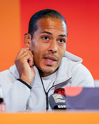 LFCPulseFan's tweet photo. 🚨🚨  Van Dijk on Klopp: "I'm really looking forward to seeing him again tomorrow; this man has been so important in my footballing career."  "I hope we can hand him his first defeat as Germany's coach."
#VanDijk #Klopp #NetherlandsVsGermany #LFC https://t.co/7dFaDCD86E