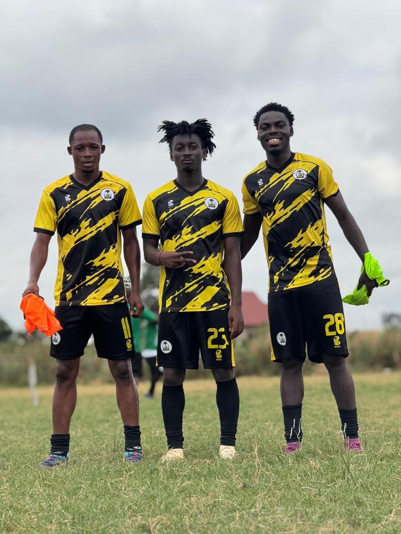 KingFaisalFC's tweet photo. 📸 TRAINING PICTURES

Some moments from today’s training session as we continue preparations for Saturday’s game against New Edubiase.

Focused. Ready. Together

🟢⚪ #InshaAllah https://t.co/O670tHQ53D
