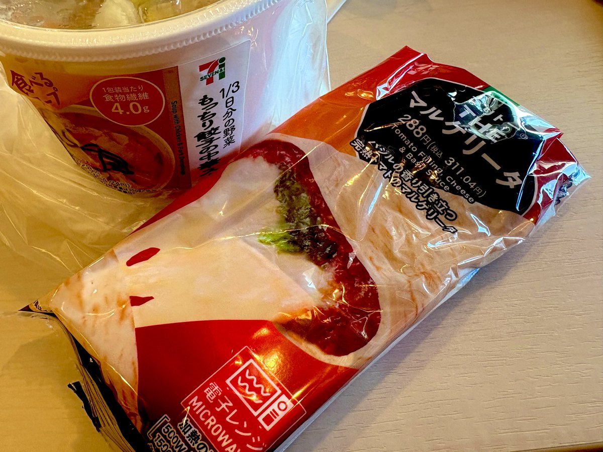 su_zu_mari's tweet photo. マジでネイルしかネタがないのでお皮膚ご飯八徳
今や立派な社畜 https://t.co/a8mLlqhtQw