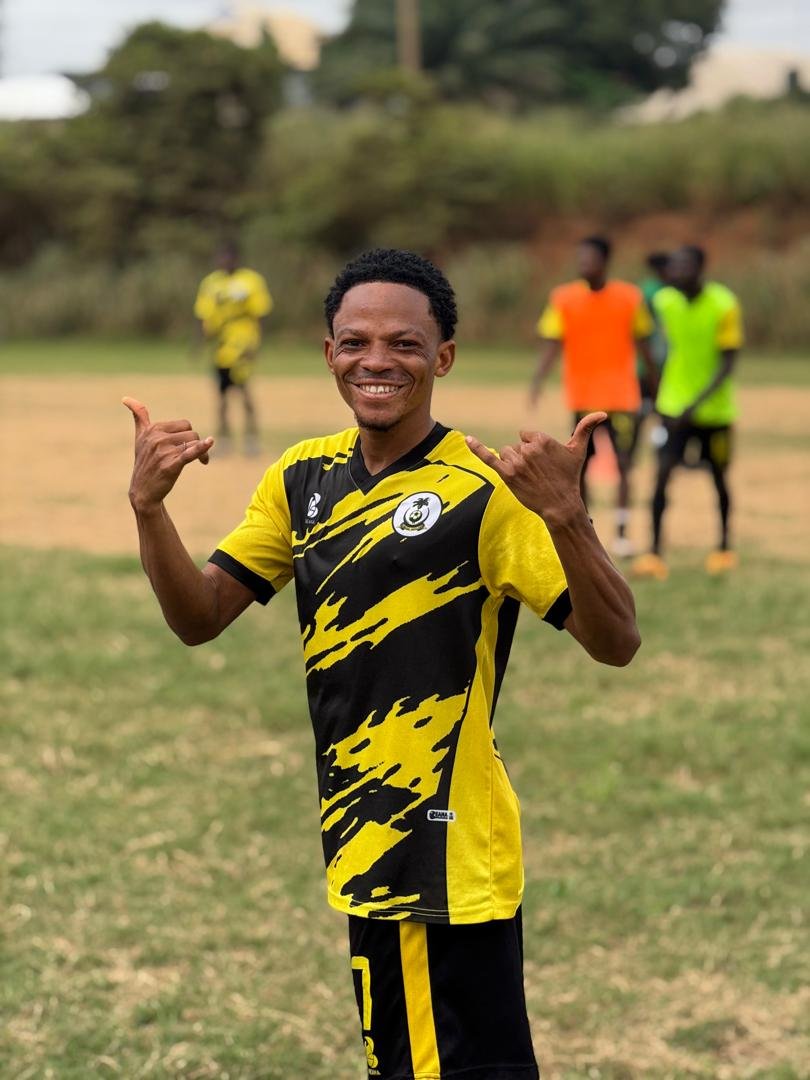 KingFaisalFC's tweet photo. 📸 TRAINING PICTURES

Some moments from today’s training session as we continue preparations for Saturday’s game against New Edubiase.

Focused. Ready. Together

🟢⚪ #InshaAllah https://t.co/O670tHQ53D