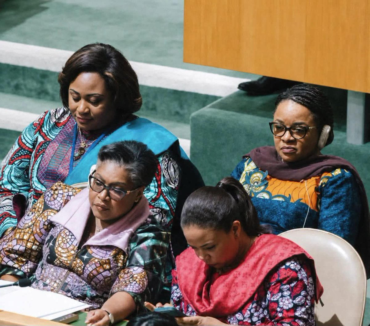 AndyBemba's tweet photo. Je compte écrire un livre, mais je pense qu’il gagnerait à être écrit par une femme, afin de raconter, de son propre regard, l’évolution de la place des femmes dans la gouvernance de la RDC, d’hier à aujourd’hui, ainsi que l’empreinte du Président Félix-Antoine Tshisekedi Tshilombo dans cette transformation.

Je lance donc un appel à une femme passionnée par l’histoire, la politique et la question du leadership féminin, qui accepterait de porter ce projet.
