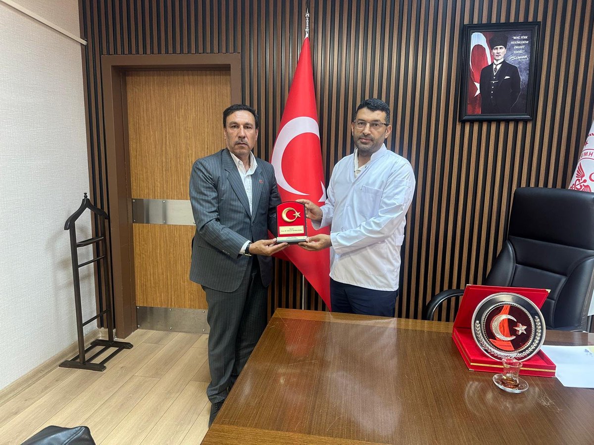 MHPEyyubiye's tweet photo. İlçe Başkanlığı olarak;İl Teşkilat Başkanımız @halilbakis63 yönetimimizle,800 Yataklı Hastane Başhekimliğine atanan Ahmet Güzelçiçek e hayırlı olsun ziyareti gerçekleştirdik.Hocamıza görevinde başarılar diler,misafirperverliği için teşekkür ederiz.@dbdevletbahceli @eczosmanmutlu https://t.co/JAw6VUIQhJ