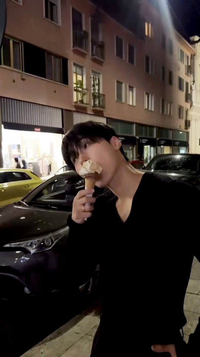 fIamingurl's tweet photo. baru eskrim bukan pipiku https://t.co/Evv02KKXIr